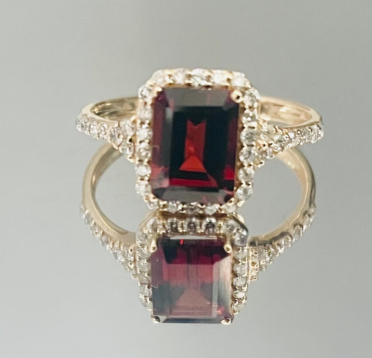 Beautiful Natural Garnet Ring With Diamonds And 18k Gold