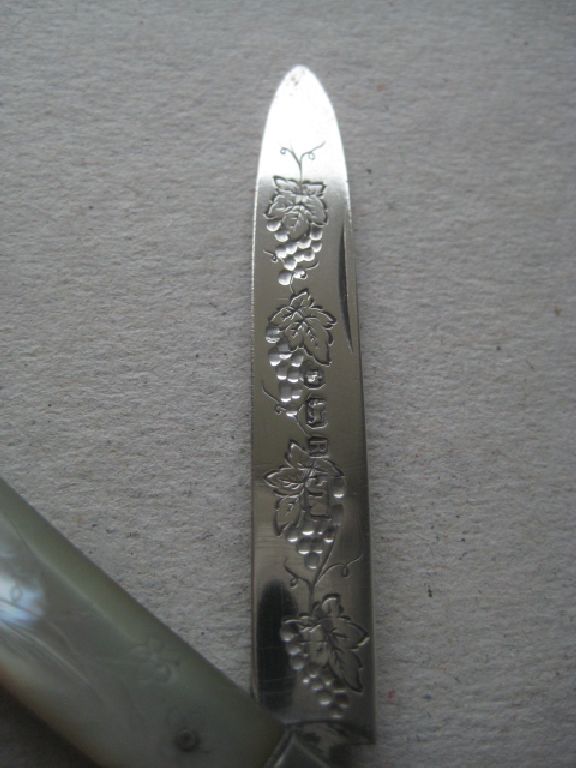 Victorian Mother of Pearl Hafted Silver Fruit Knife - Image 5 of 10