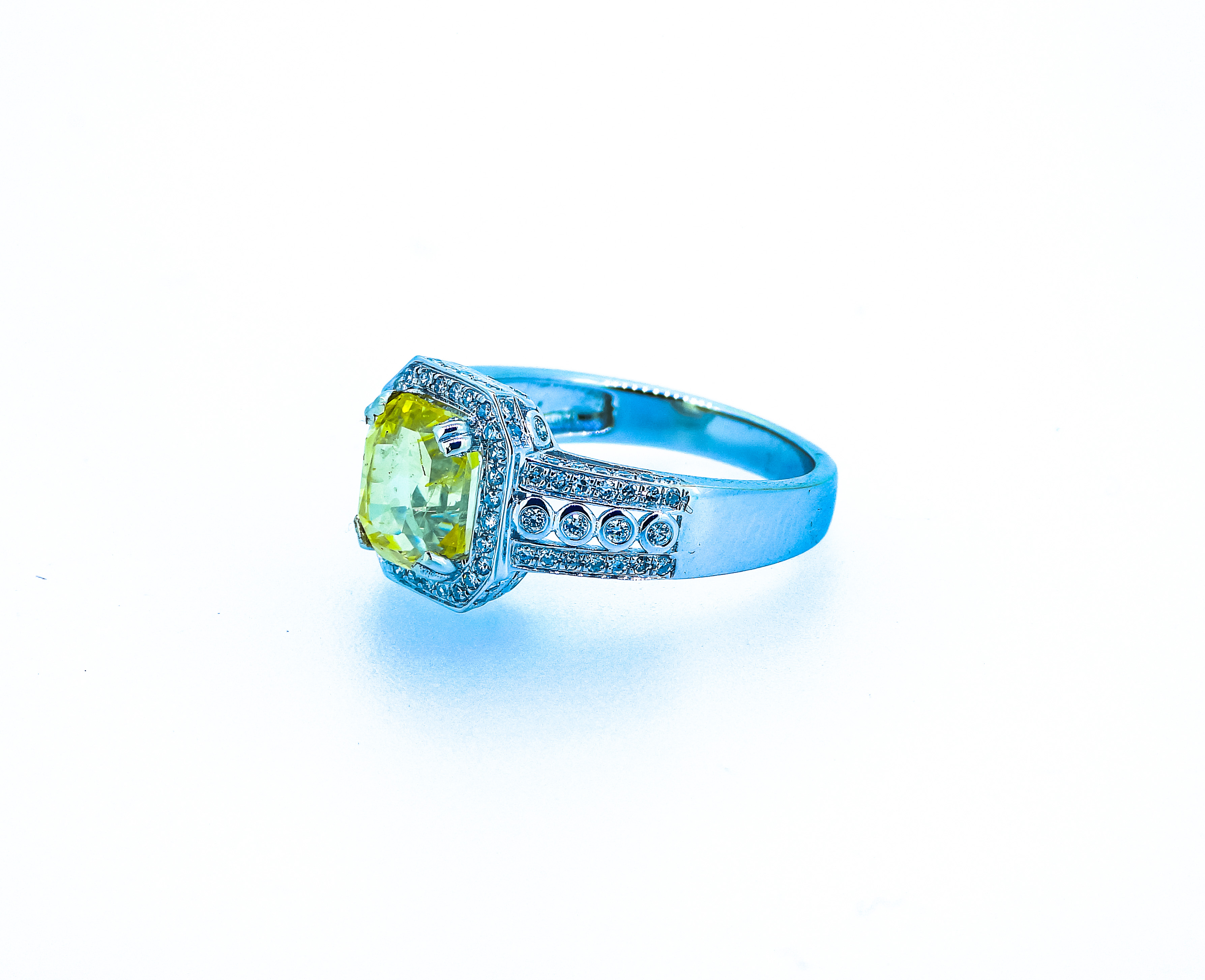 Certified 3.20 ct Yellow VVS Untreated Sapphire & Diamonds Ring - Image 6 of 7