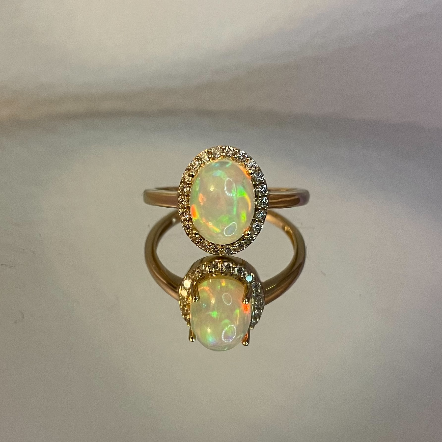 Beautiful Natural Opal Ring With Diamonds And 18k Gold - Image 2 of 6