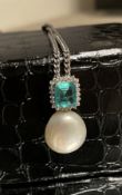 Beautiful 10.56 ct Natural South Sea Pearl & Emerald With Diamonds & 18k Gold