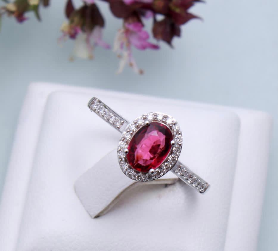 Beautiful Natural Tourmaline Ring With Diamonds and 18k Gold - Image 3 of 3