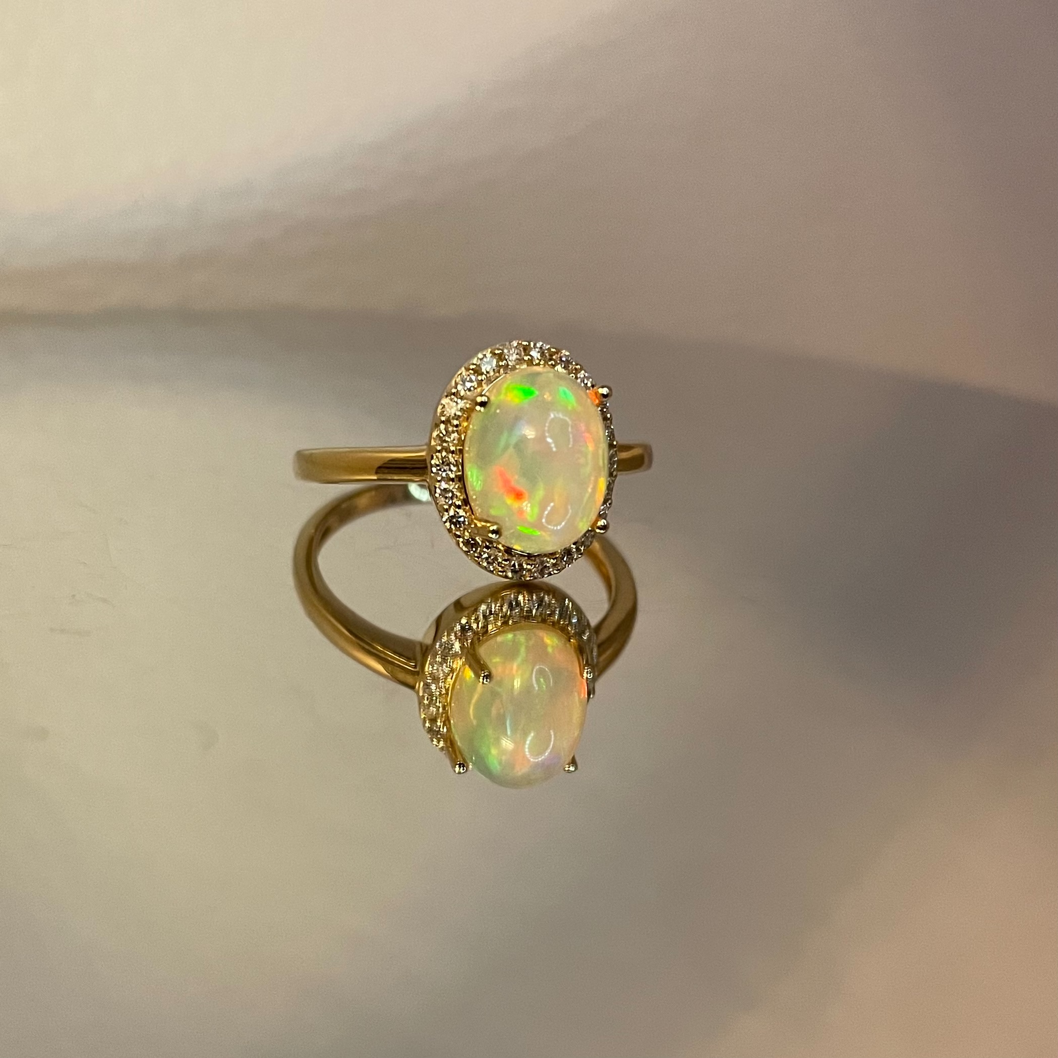 Beautiful Natural Opal Ring With Diamonds And 18k Gold - Image 4 of 6