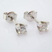 Certificated 18K White Gold Diamond Earring