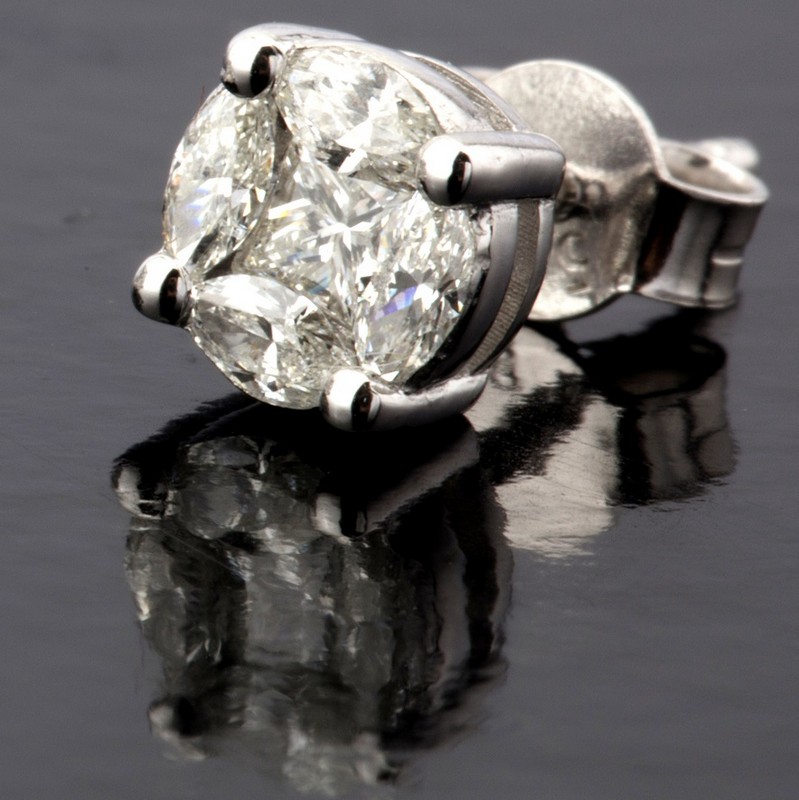 Certificated 14K White Gold Diamond Earring - Image 3 of 7