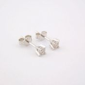 Certificated 14K White Gold Diamond Earring