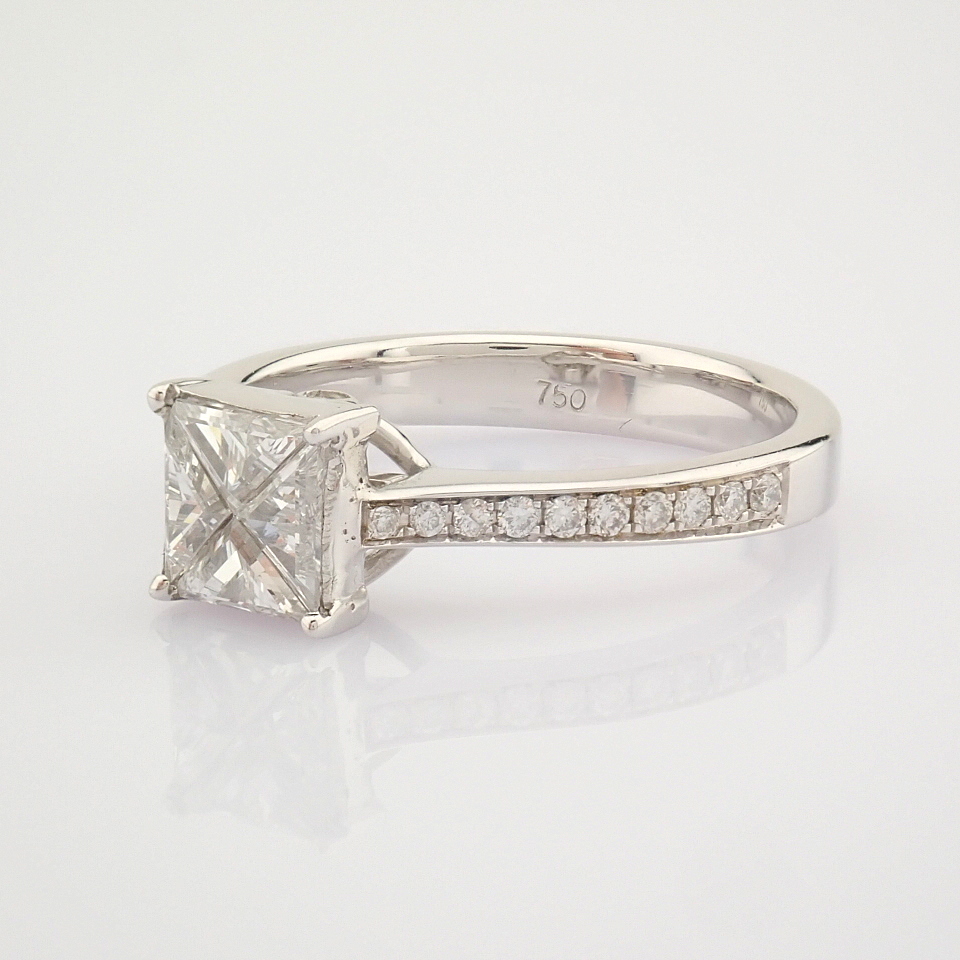 IDL Certificated 18K White Gold Triangle Cut Diamond & Diamond Ring (Total 0.55 ct Stone) - Image 7 of 9