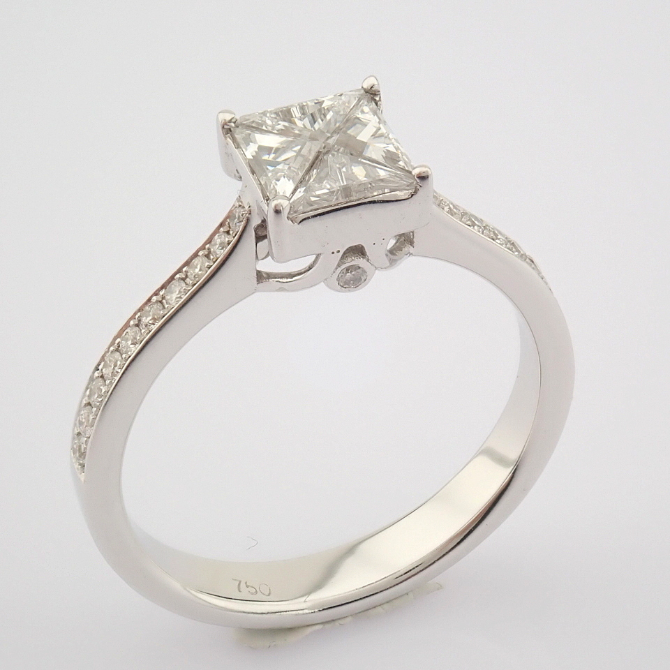 IDL Certificated 18K White Gold Triangle Cut Diamond & Diamond Ring (Total 0.55 ct Stone) - Image 4 of 9