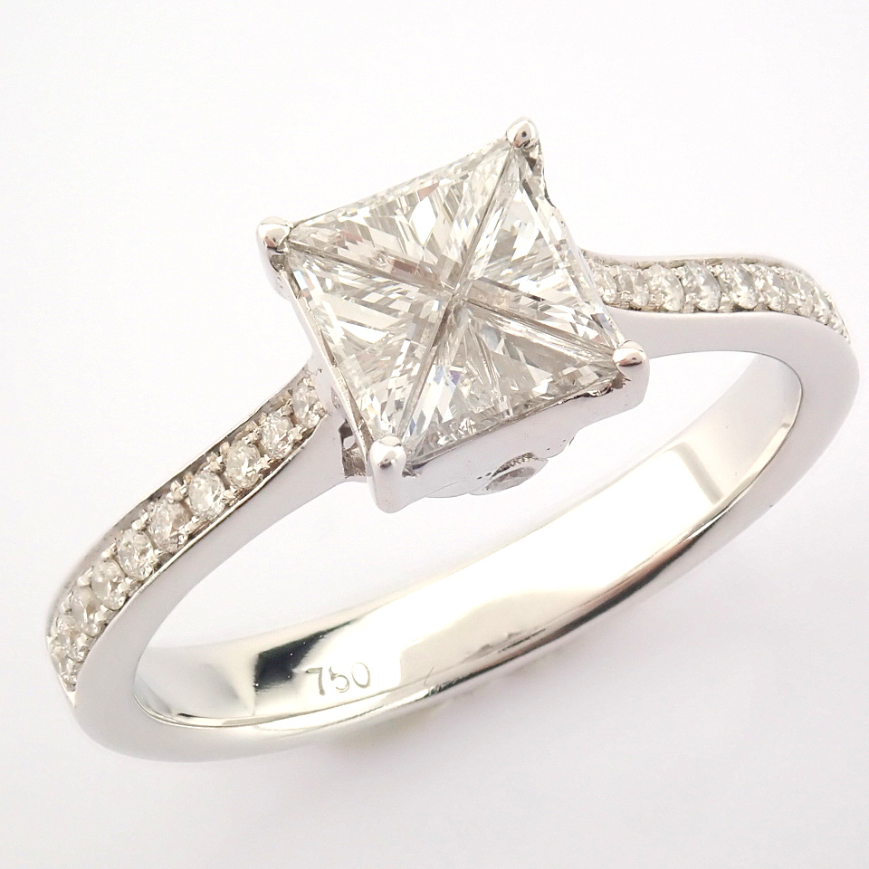 IDL Certificated 18K White Gold Triangle Cut Diamond & Diamond Ring (Total 0.55 ct Stone) - Image 3 of 9