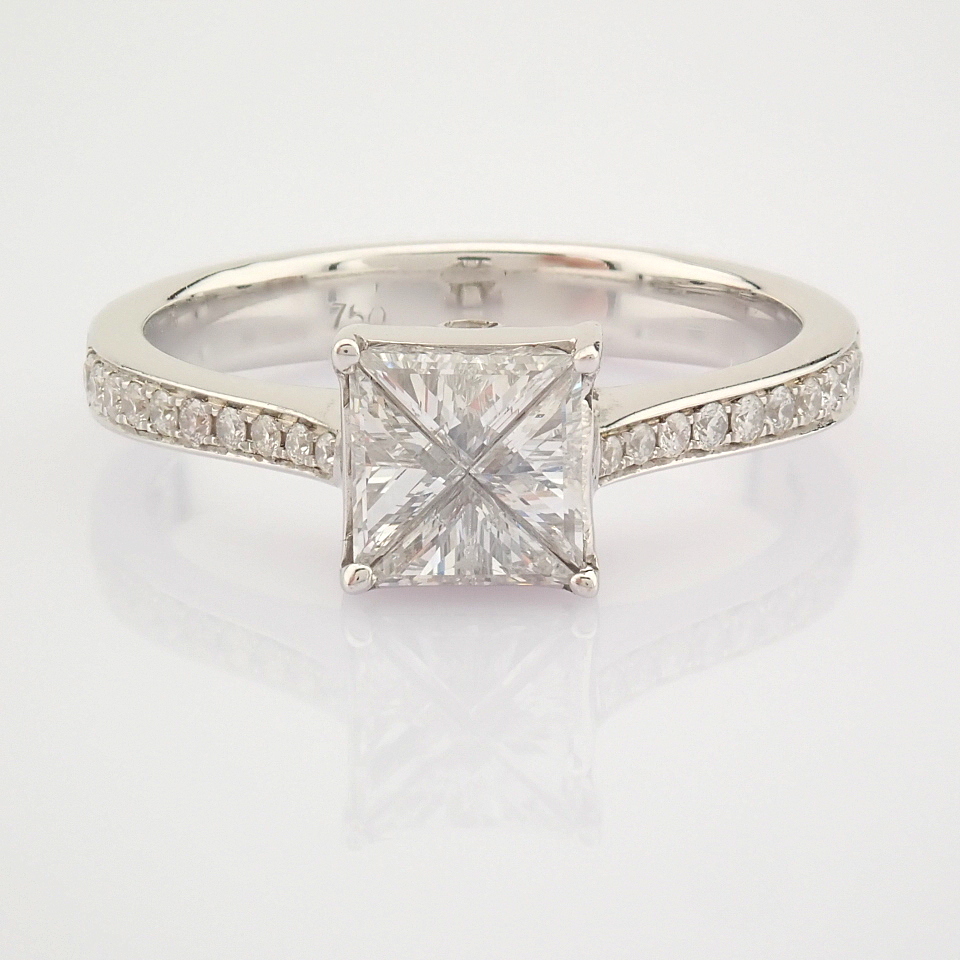 IDL Certificated 18K White Gold Triangle Cut Diamond & Diamond Ring (Total 0.55 ct Stone) - Image 5 of 9