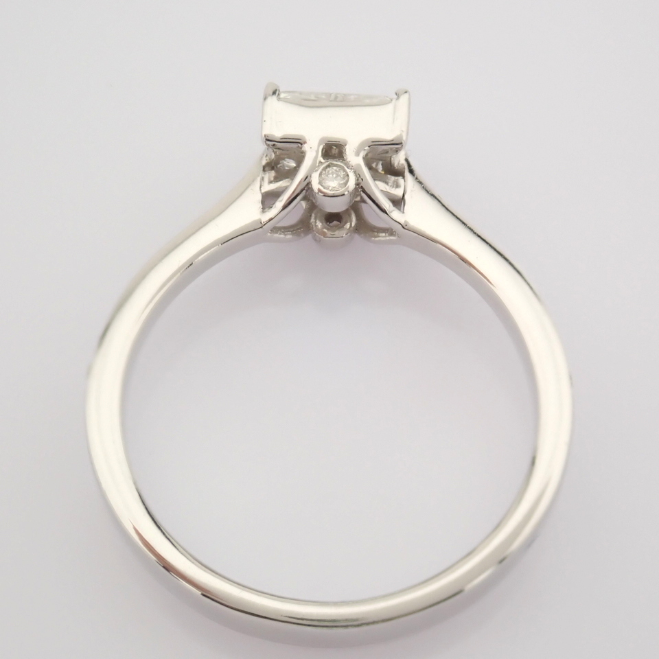 IDL Certificated 18K White Gold Triangle Cut Diamond & Diamond Ring (Total 0.55 ct Stone) - Image 8 of 9