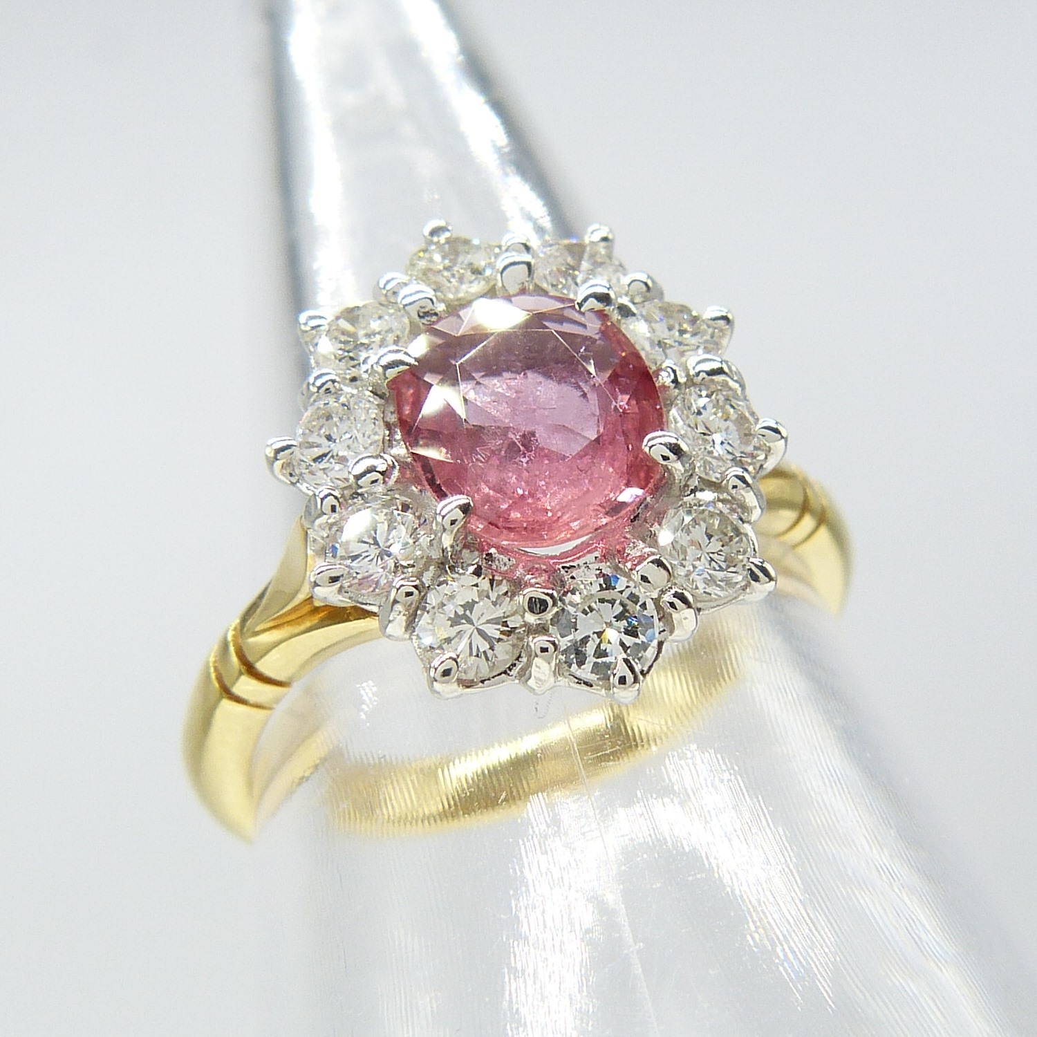 A pinkish-red natural Ruby and Diamond cluster ring in 18ct yellow and white Gold - Image 4 of 10