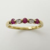 A 9ct yellow Gold 5-stone Ruby and Diamond dress ring
