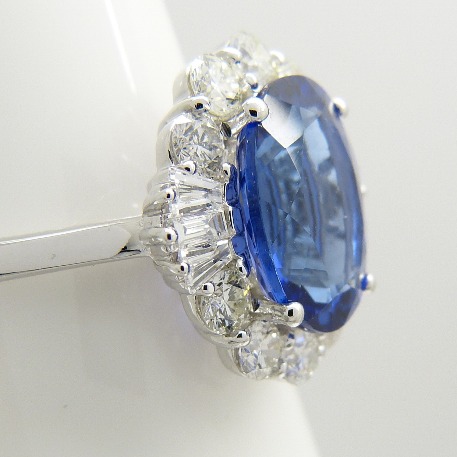 A stunning, certificated loupe-clean large tanzanite and diamond statement ring in 18ct white gold - Image 7 of 9