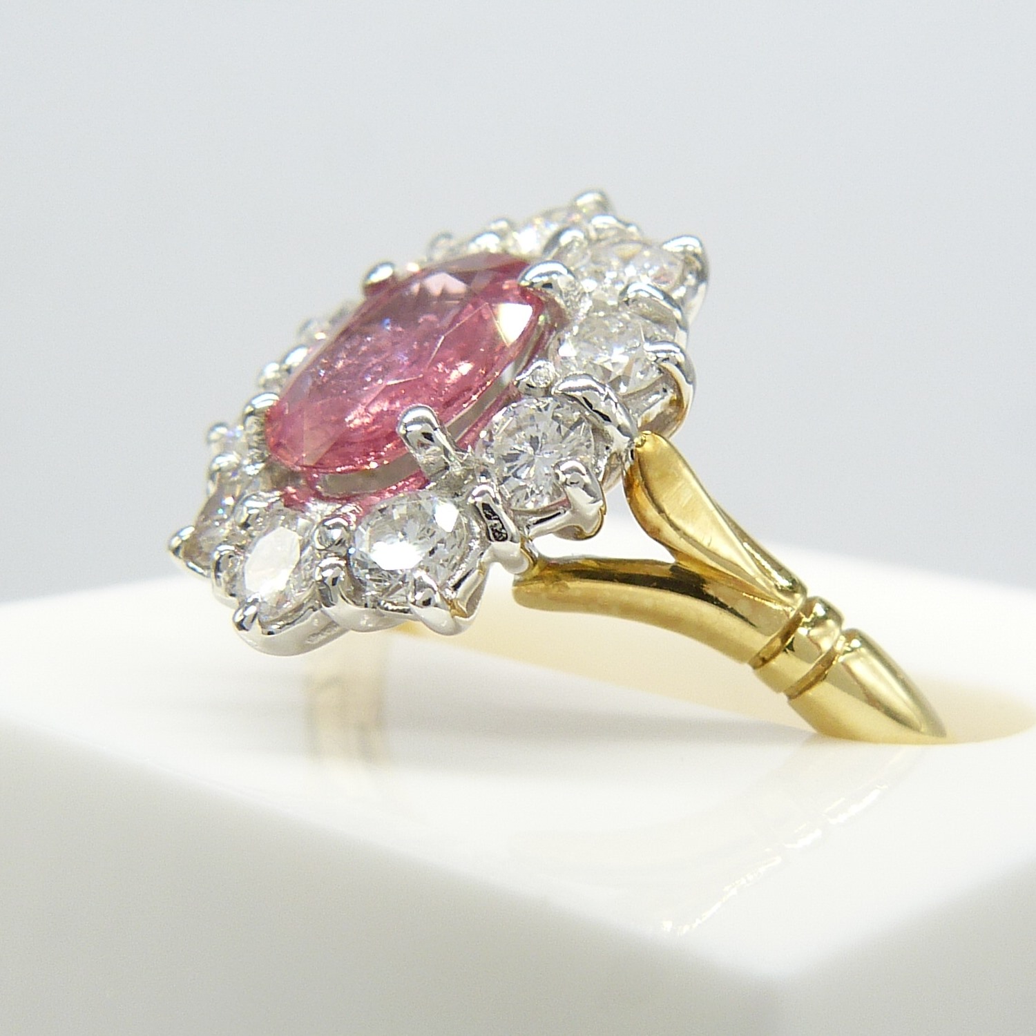 A pinkish-red natural Ruby and Diamond cluster ring in 18ct yellow and white Gold - Image 7 of 10