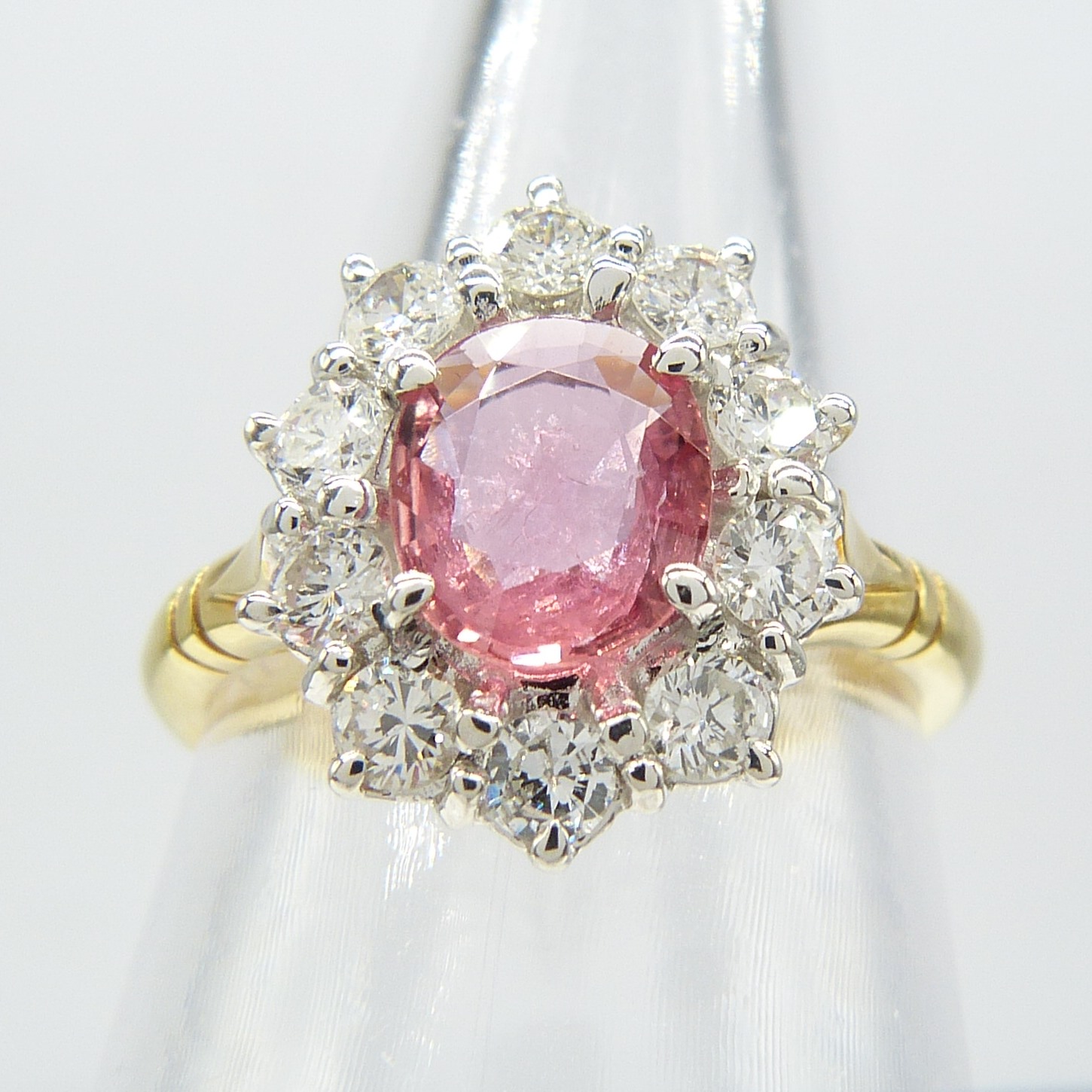 A pinkish-red natural Ruby and Diamond cluster ring in 18ct yellow and white Gold - Image 9 of 10
