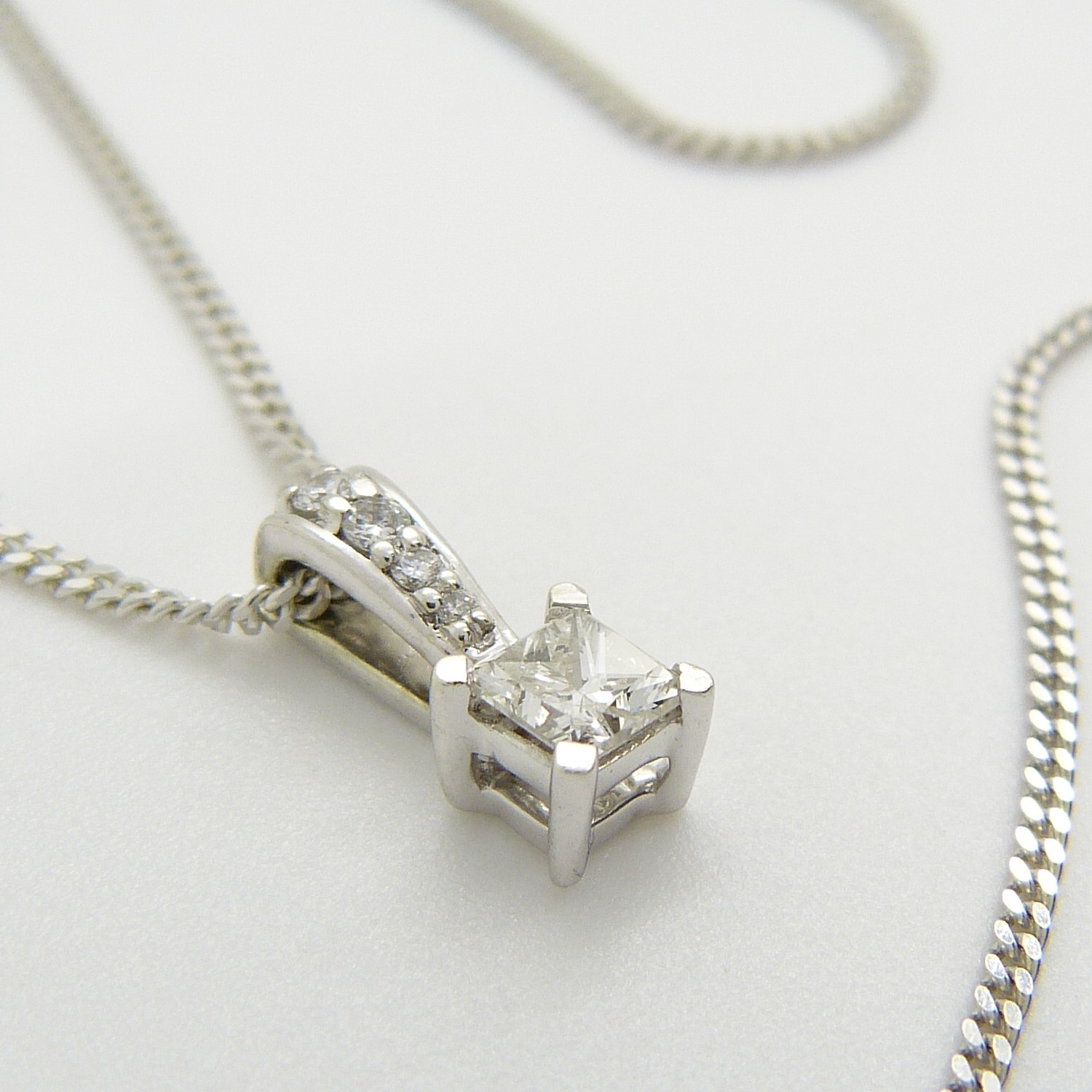 A pre-owned 0.30 carat princess-cut solitaire diamond pendant and chain, boxed - Image 2 of 9