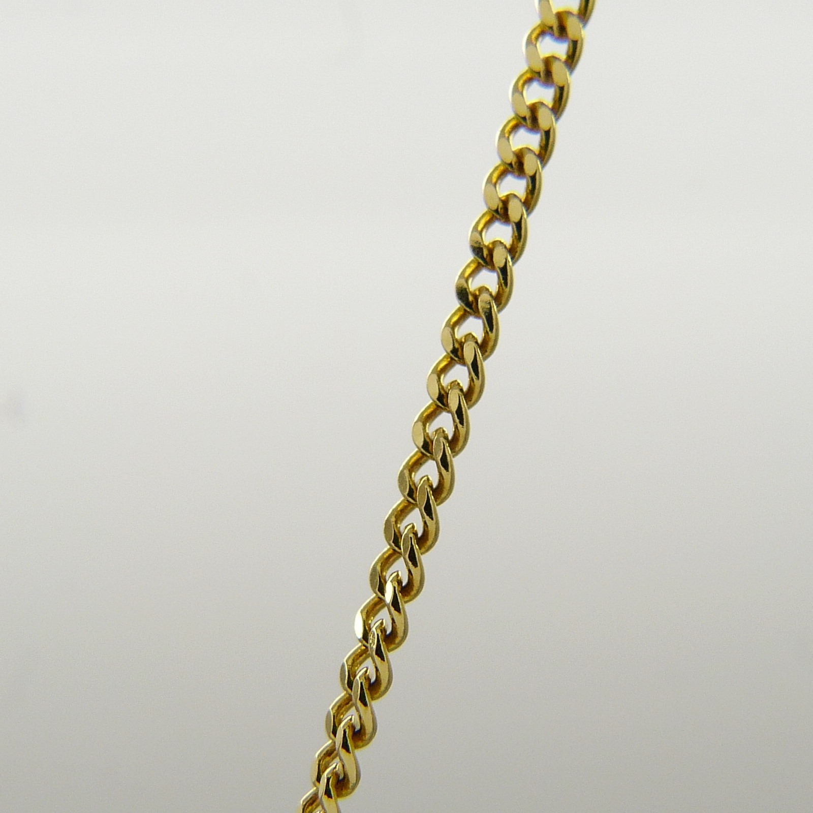 A stylish ruby and marquise diamond necklace in 18ct yellow gold, boxed - Image 10 of 10
