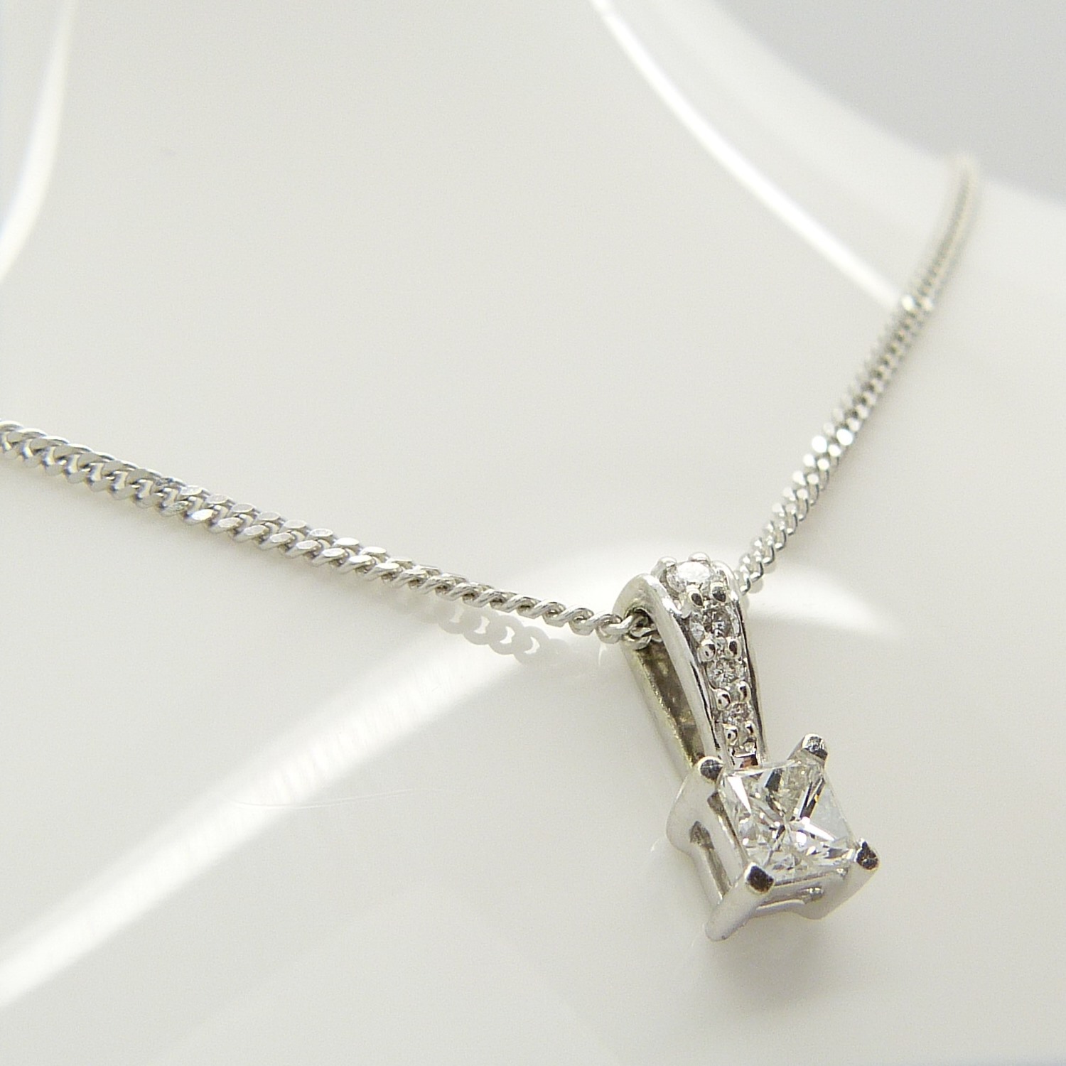 A pre-owned 0.30 carat princess-cut solitaire diamond pendant and chain, boxed - Image 9 of 9