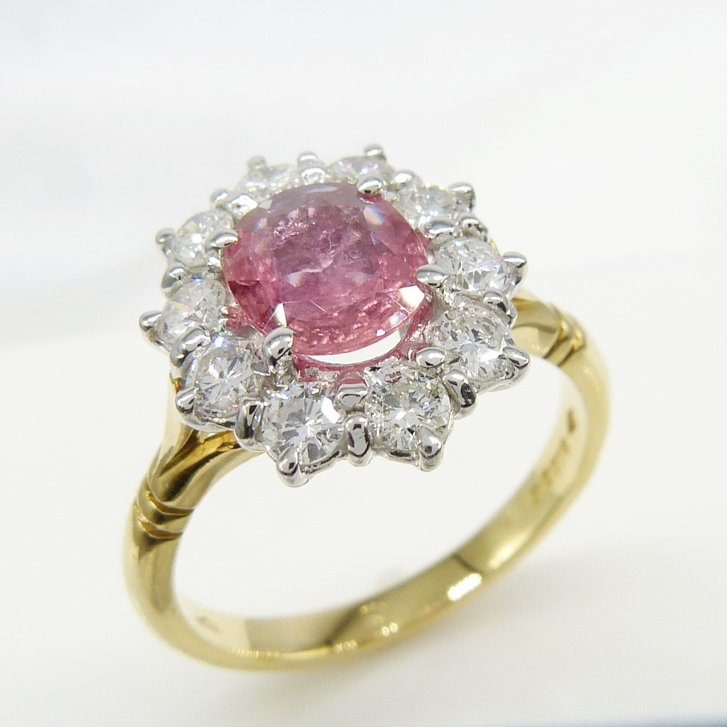 A pinkish-red natural Ruby and Diamond cluster ring in 18ct yellow and white Gold - Image 8 of 10