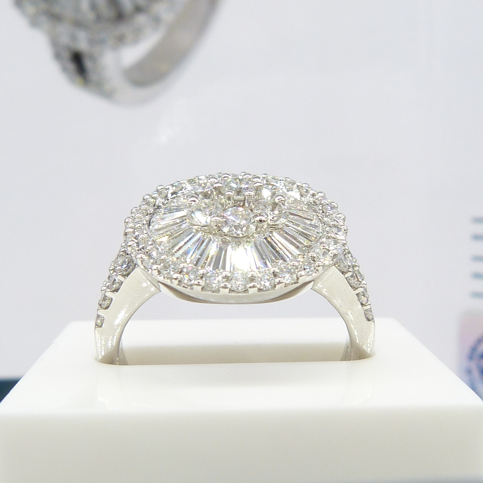 An attractive, certificated, 2.05 carat Diamond cluster ring in 18k white Gold, with Diamond - Image 6 of 10