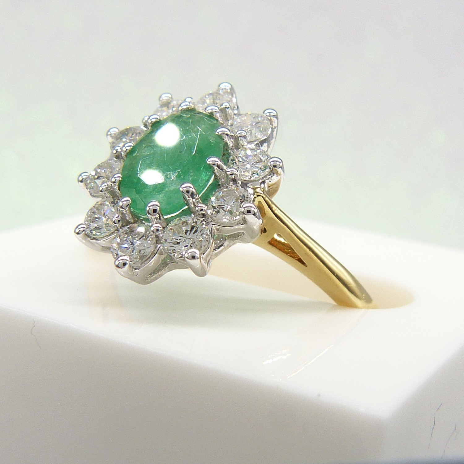 A certificated 18ct yellow Gold oval Emerald gemstone and round brilliant-cut Diamond ring - Image 6 of 10