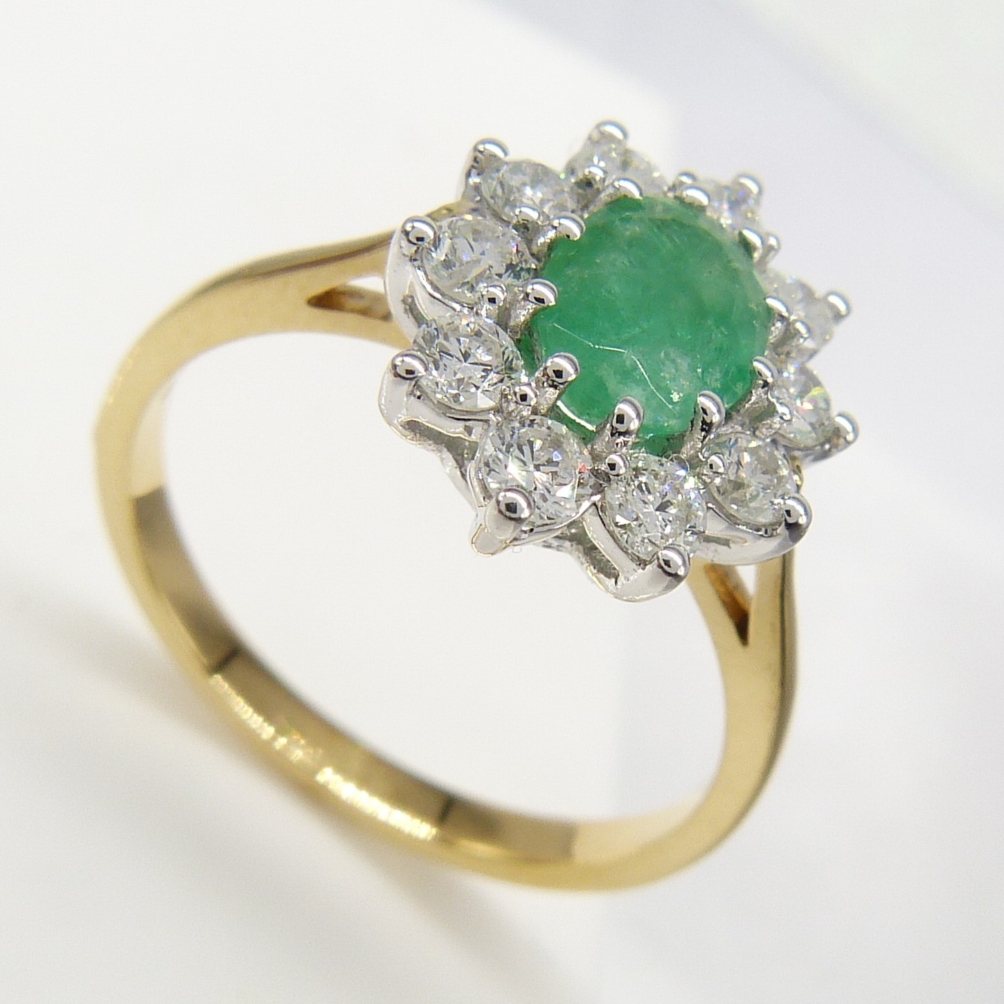 A certificated 18ct yellow Gold oval Emerald gemstone and round brilliant-cut Diamond ring - Image 4 of 10