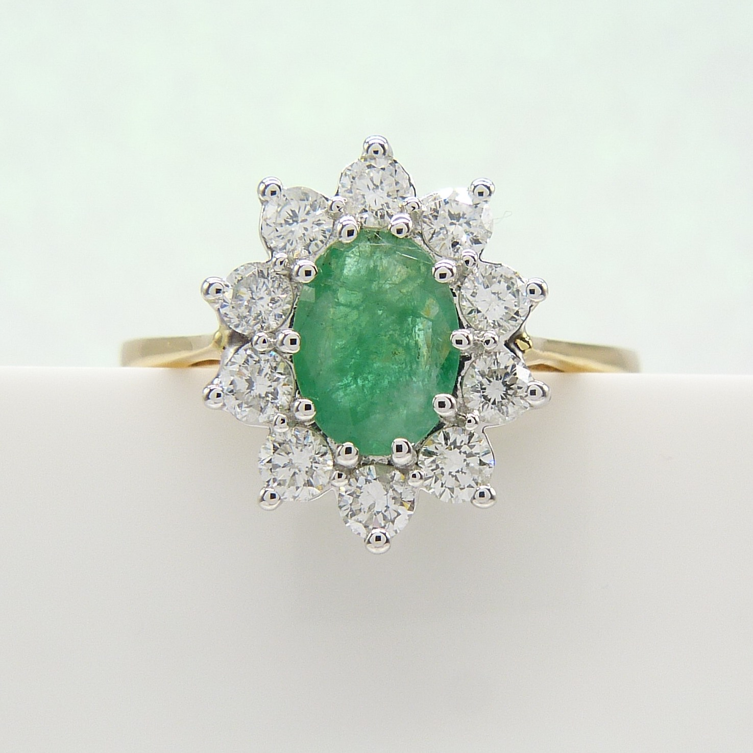A certificated 18ct yellow Gold oval Emerald gemstone and round brilliant-cut Diamond ring - Image 8 of 10