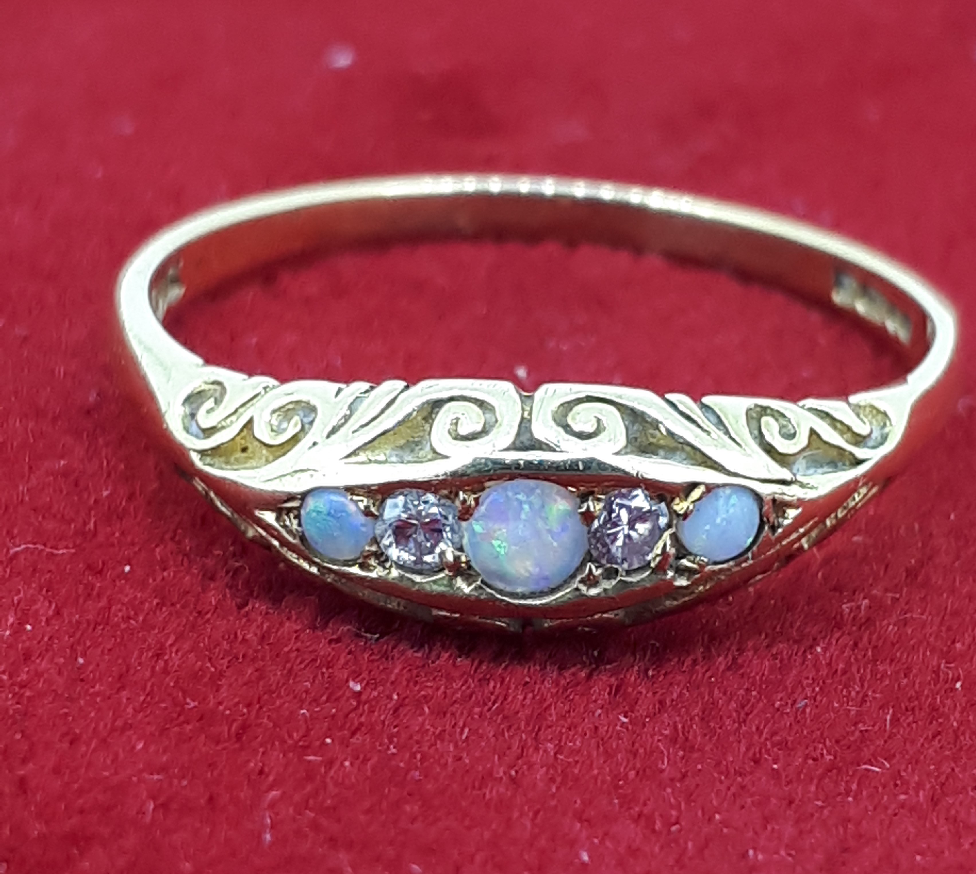 Vintage 18ct (750) Yellow Gold Opal & Diamond Ring - Image 2 of 10