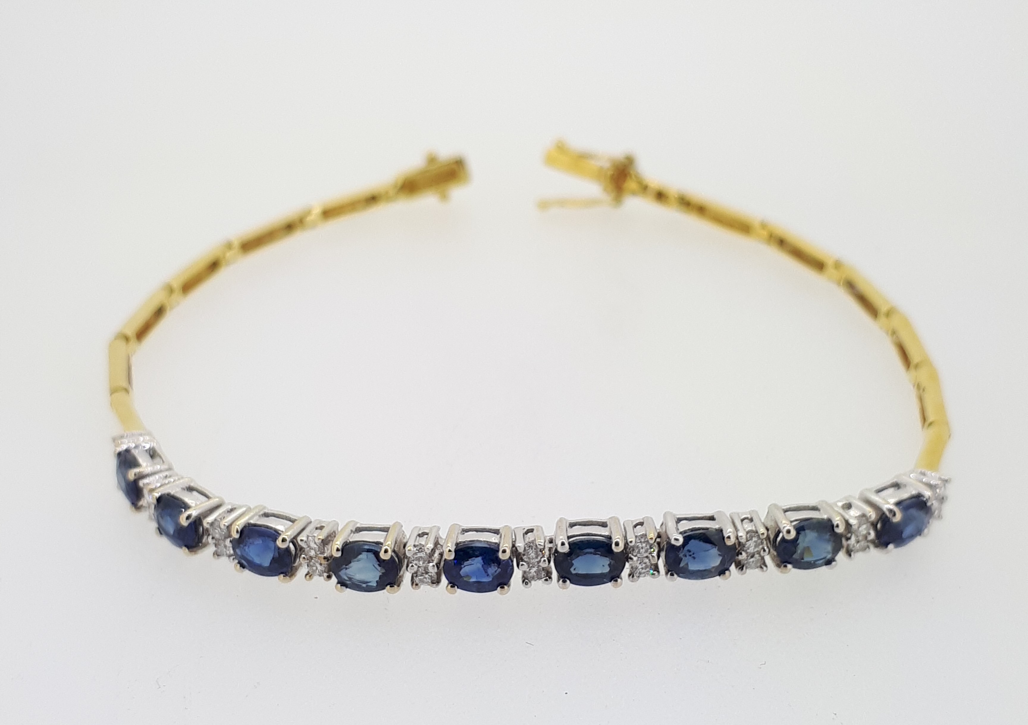 18ct (750) Yellow & White Gold 2.25ct Sapphire & 0.20ct Diamond Bracelet - Image 3 of 8