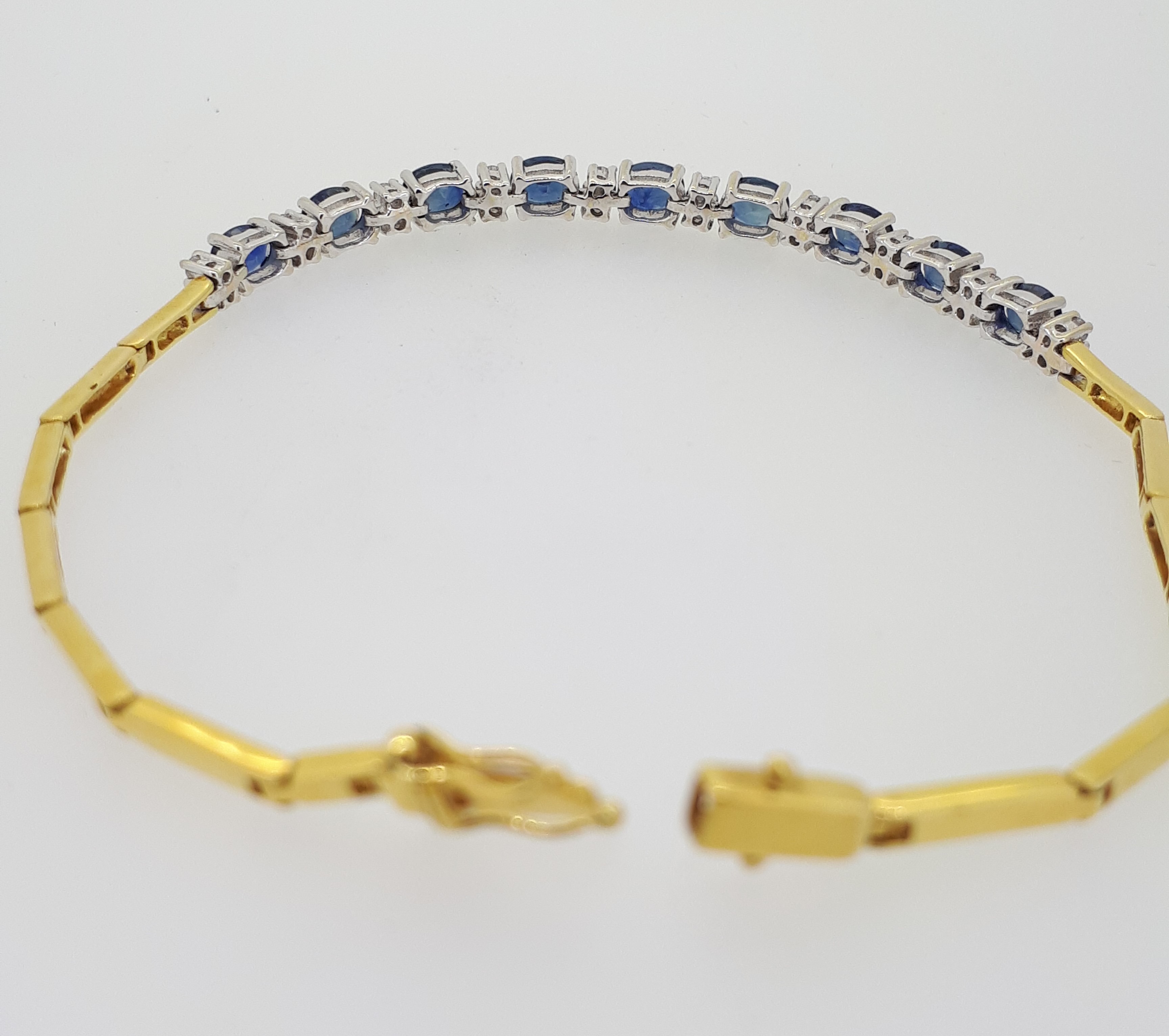 18ct (750) Yellow & White Gold 2.25ct Sapphire & 0.20ct Diamond Bracelet - Image 4 of 8