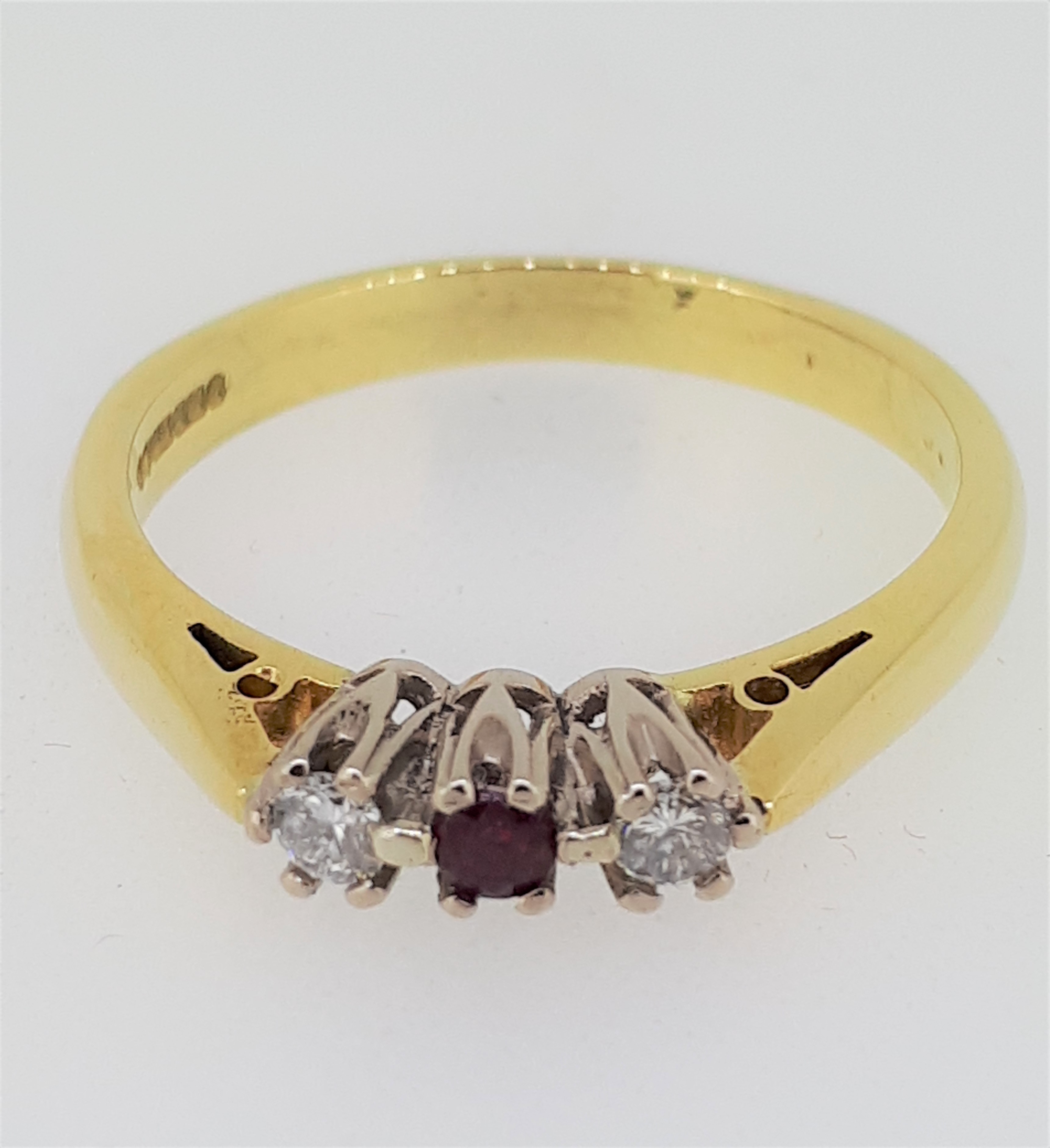 18ct (750) Yellow Gold Ruby & Diamond Three Stone Ring - Image 2 of 7