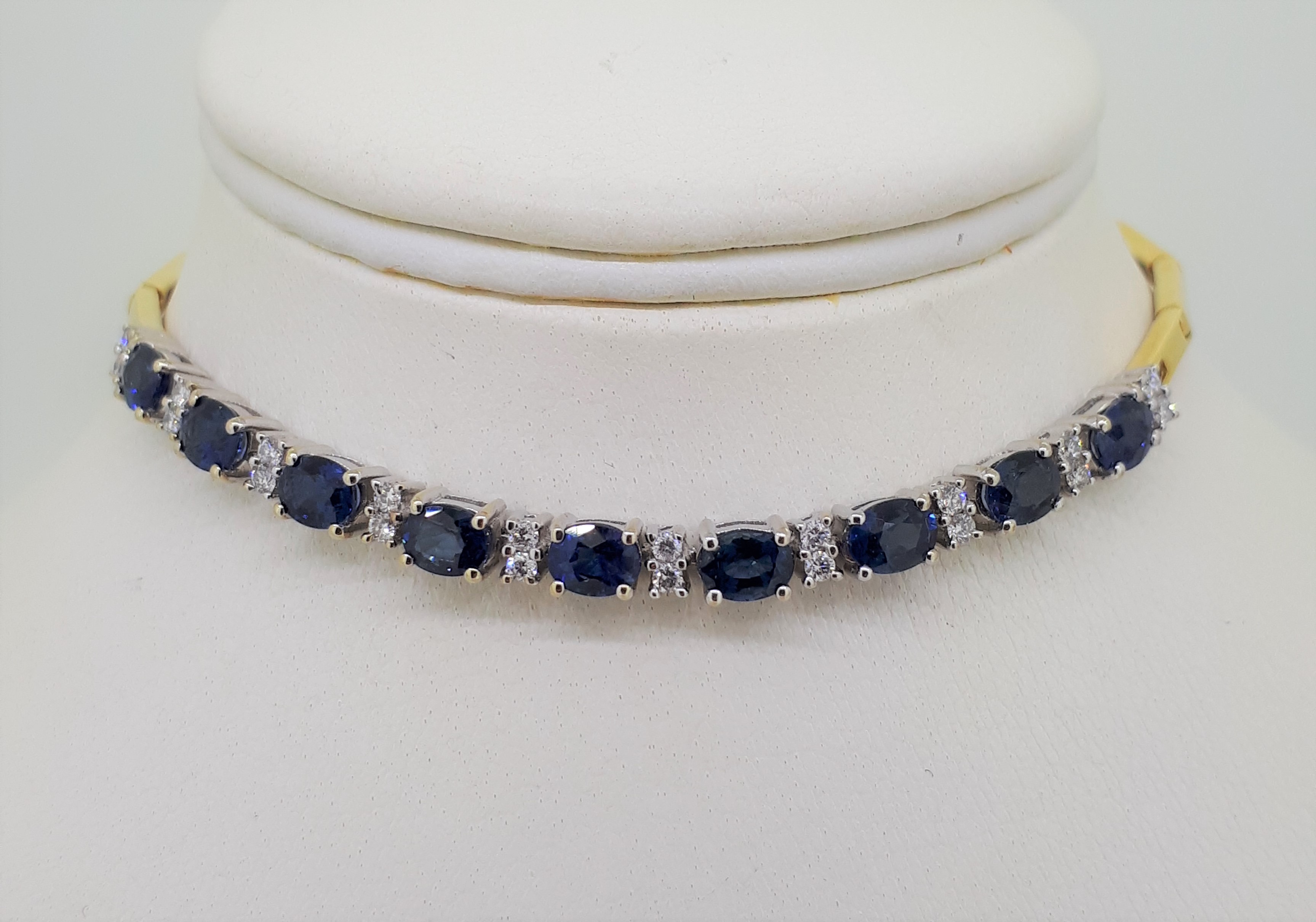 18ct (750) Yellow & White Gold 2.25ct Sapphire & 0.20ct Diamond Bracelet