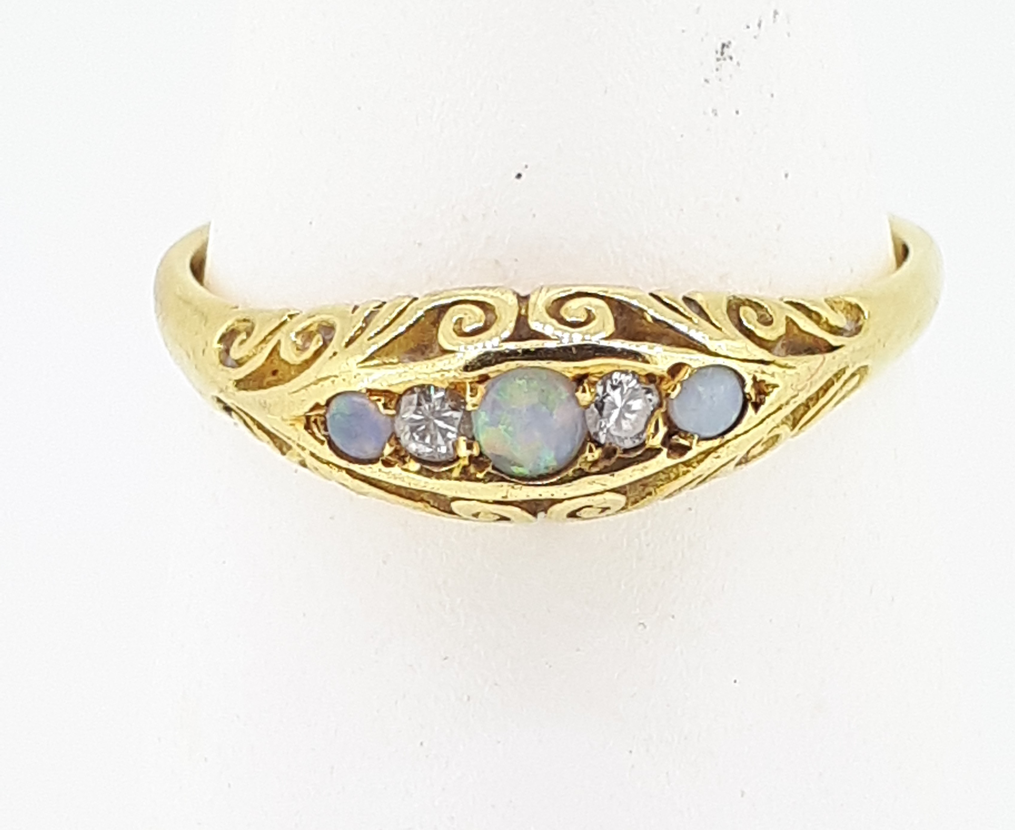 Vintage 18ct (750) Yellow Gold Opal & Diamond Ring - Image 3 of 10