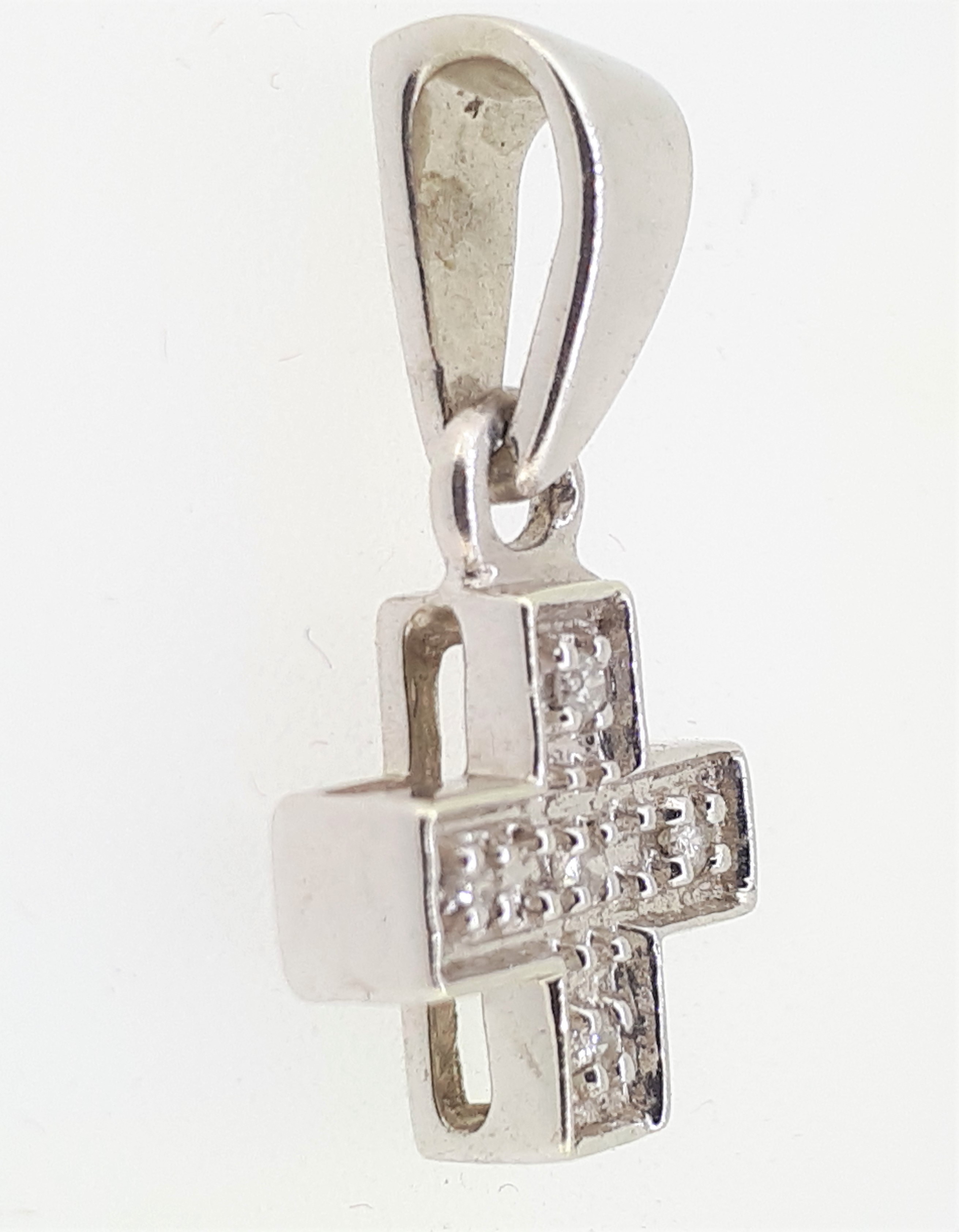 9ct (375) White Gold Diamond Cross Pendant - Image 3 of 6