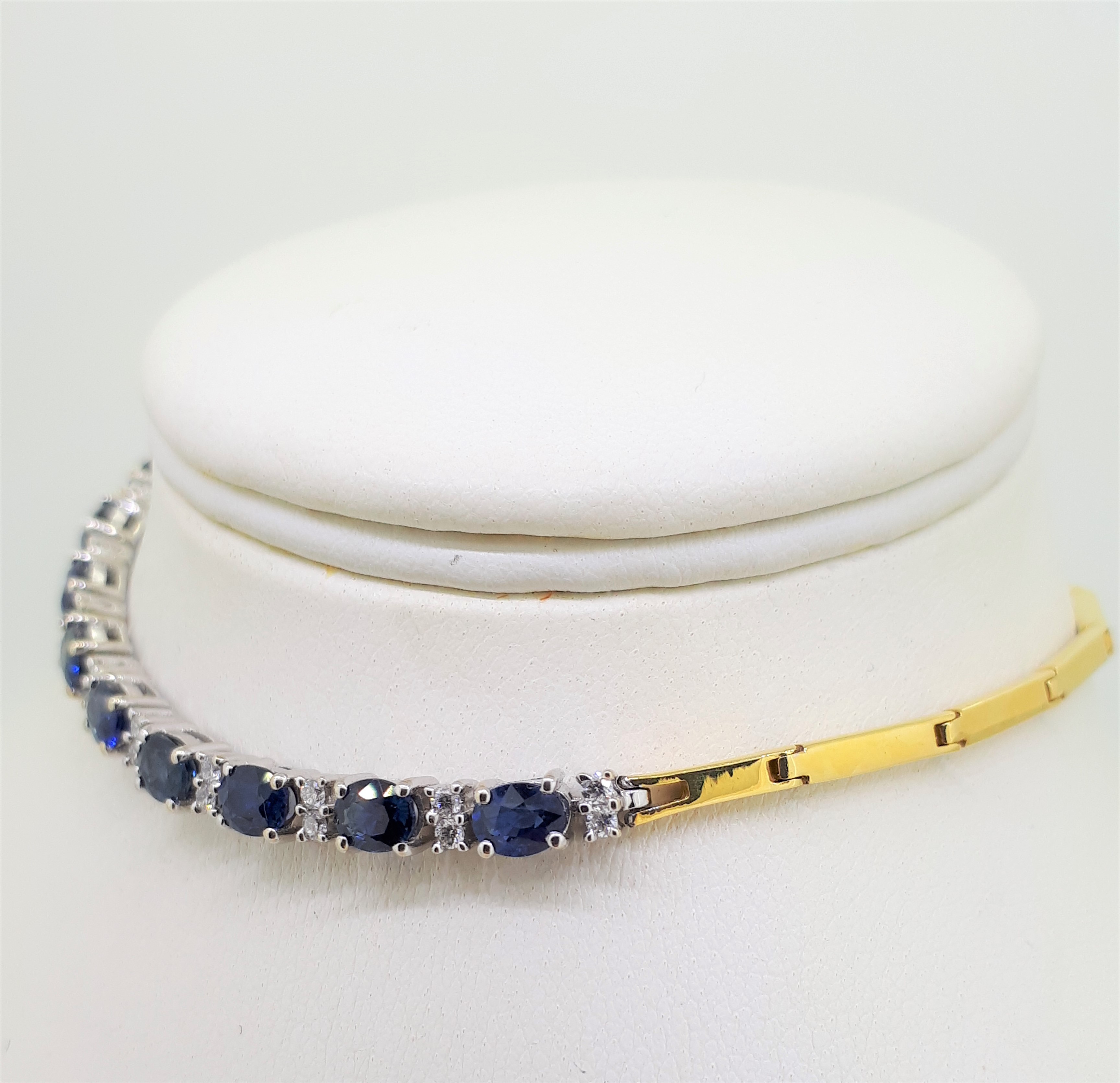 18ct (750) Yellow & White Gold 2.25ct Sapphire & 0.20ct Diamond Bracelet - Image 8 of 8