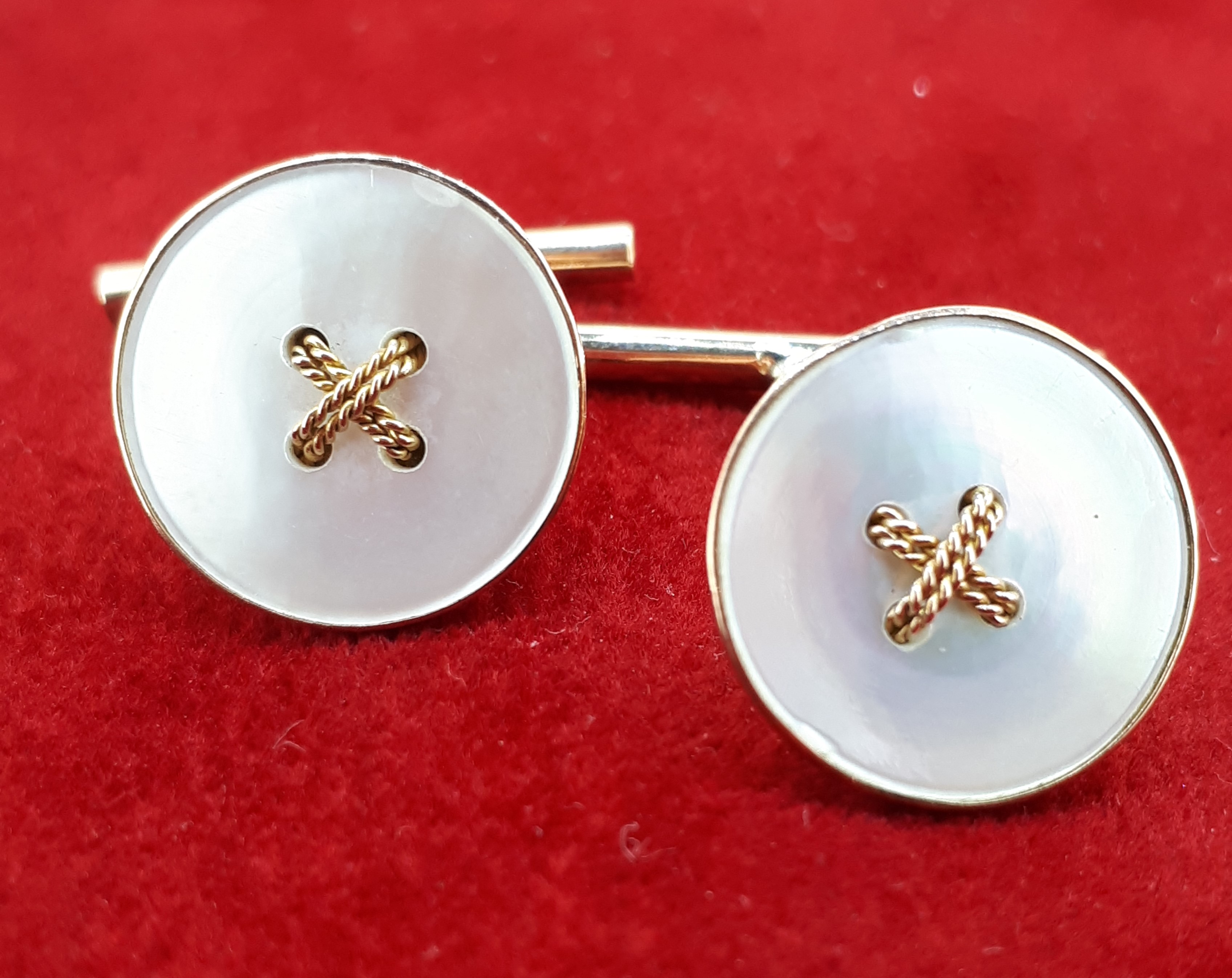 Vintage 9ct (375) Rose Gold Mother of Pearl Button Cufflinks on Chain Fittings - Image 2 of 8
