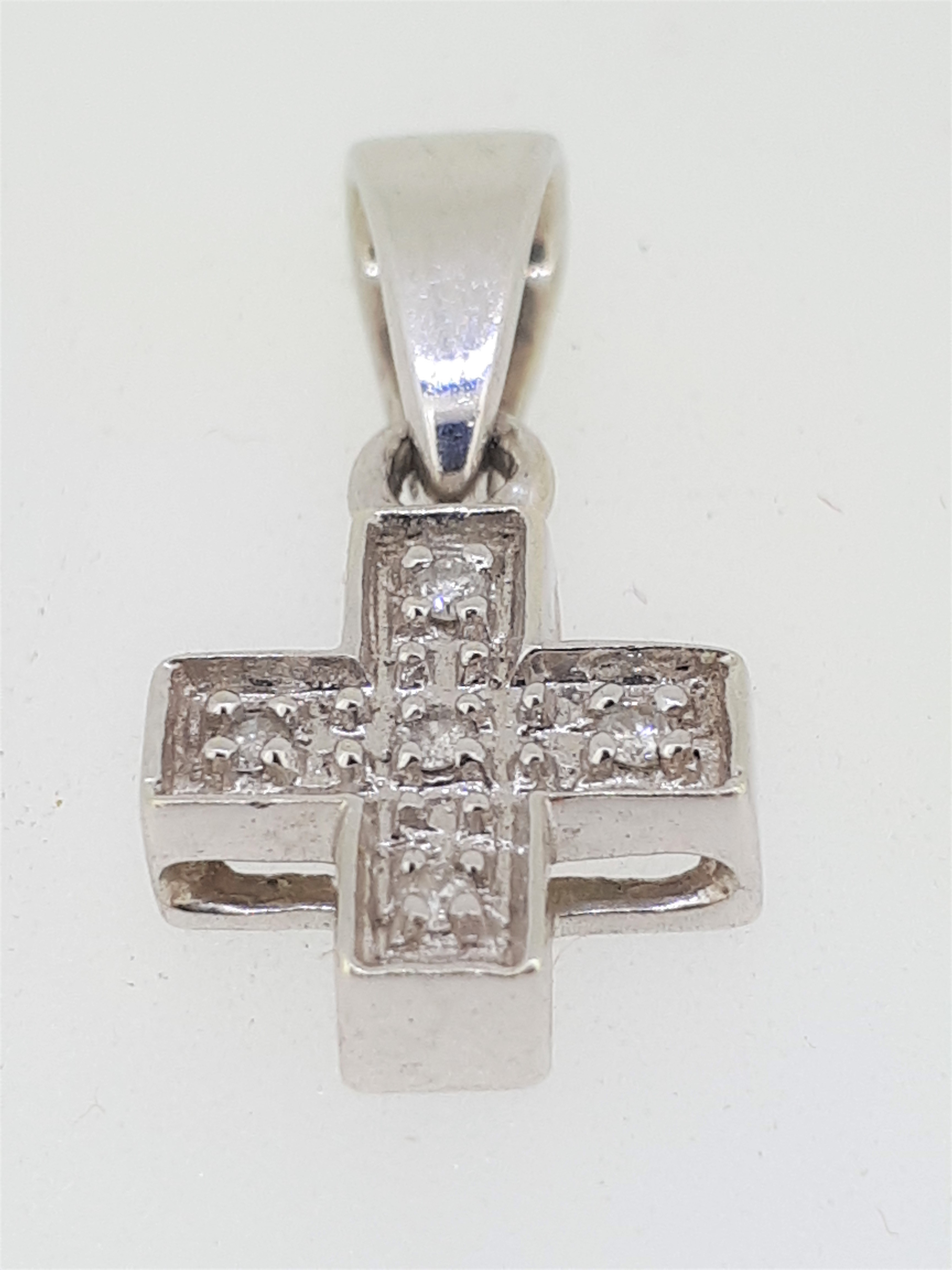 9ct (375) White Gold Diamond Cross Pendant - Image 2 of 6