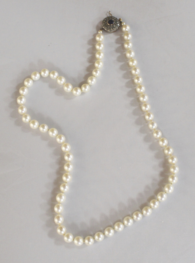 Akoya Pearl Necklace with 19th c. Sapphire Set Clasp - Image 8 of 12