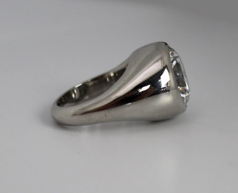 17 Carat Cubic Zirconia 18ct White Gold Ring - Image 3 of 7