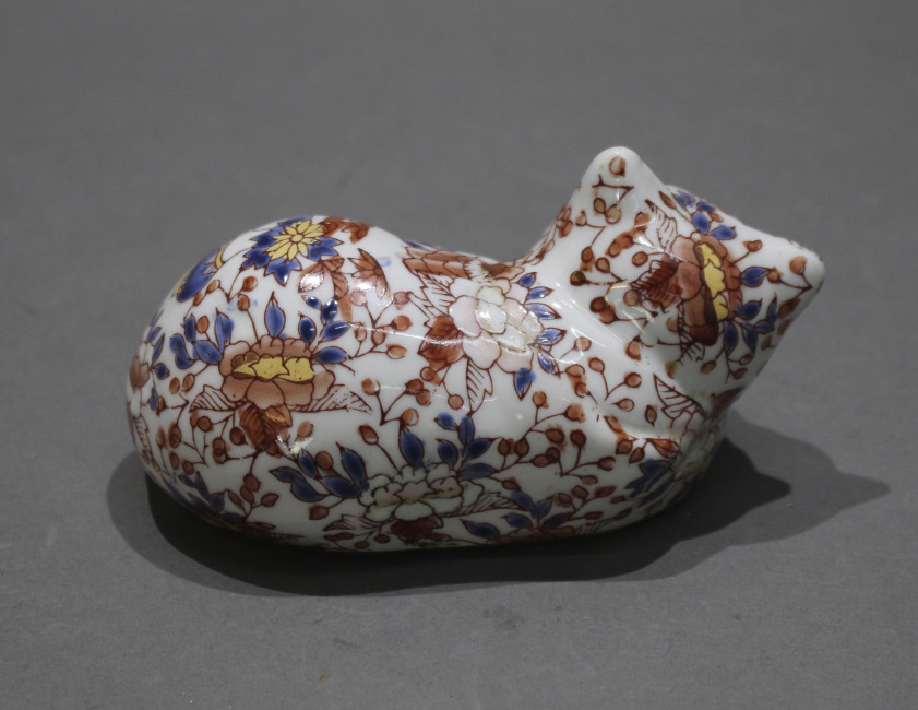 Chinese Imari Seated Cat Sculpture - Image 2 of 3