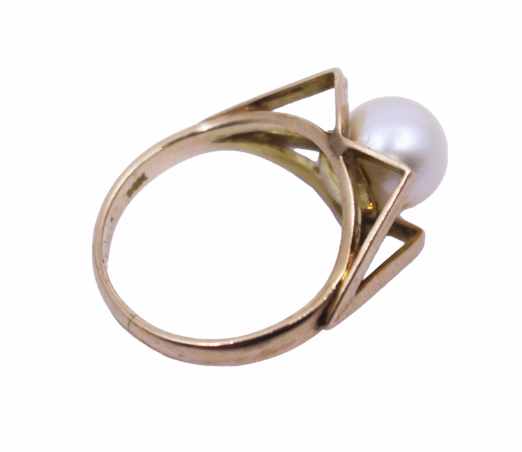 Pearl 14ct Gold Ring with Geometric Setting - Image 3 of 4
