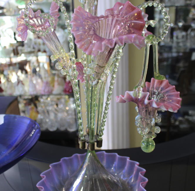 English Victorian Pink Vaseline Glass Epergne - Image 6 of 6