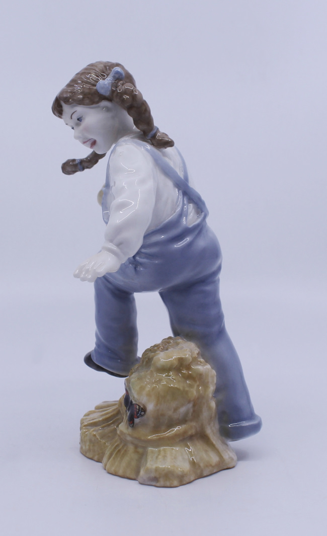 Royal Worcester Figurine Katie's Days Playtime - Image 4 of 6
