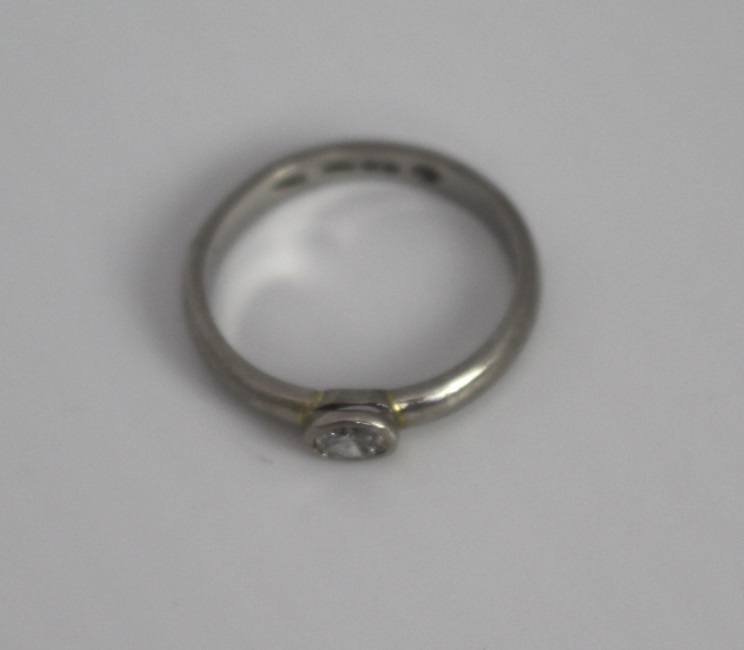 Oval Diamond Single Stone Ring 0.20 Carat - Image 2 of 6