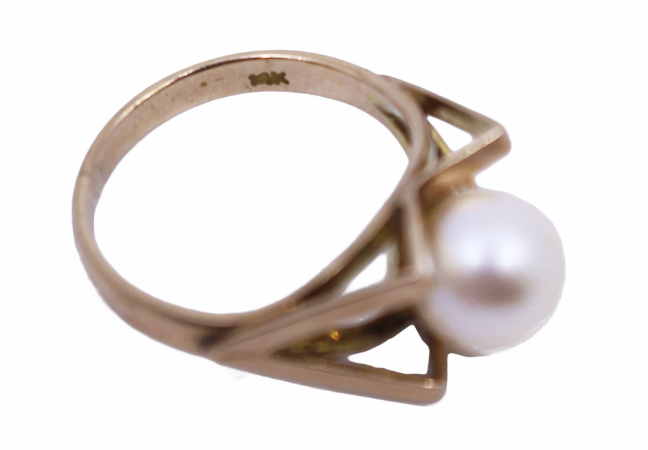 Pearl 14ct Gold Ring with Geometric Setting - Image 4 of 4