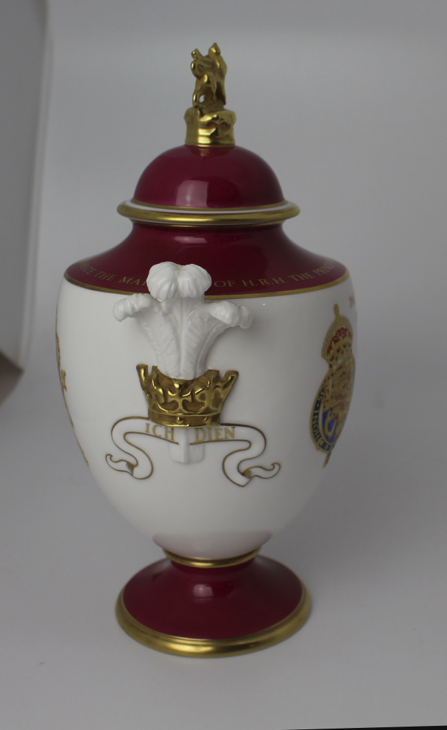 Royal Worcester Royal Marriage Vase - Image 4 of 6