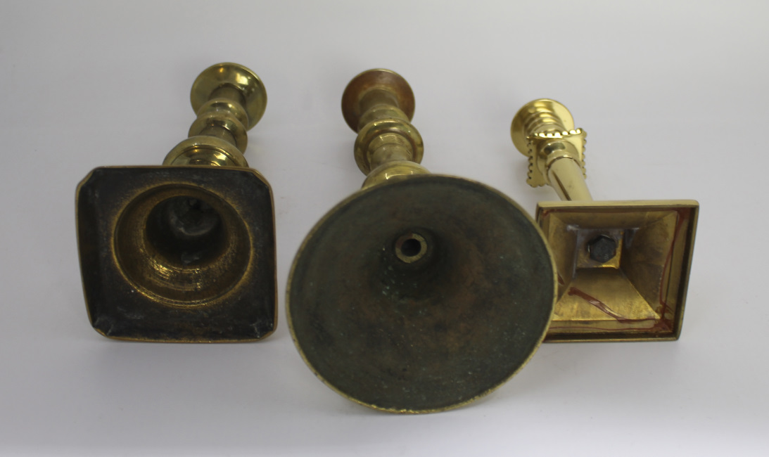 Set of 3 English Brass Candlesticks - Image 2 of 2