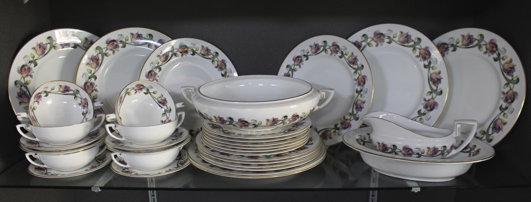 Royal Worcester Tulip Pattern 6 Place Dinner Service