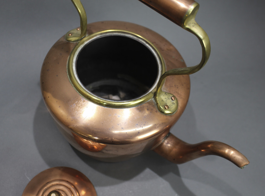 Large Antique English Copper Kettle - Image 4 of 5